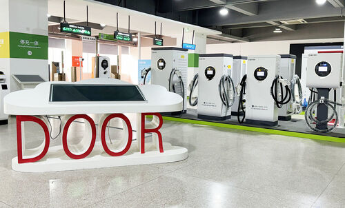 Últimas notícias da empresa sobre Análise Aprofundada: Retorno sobre o Investimento (ROI) para Implantação de Sistemas de Armazenamento de Energia em Baterias e Estações Móveis de Carregamento de Veículos Elétricos