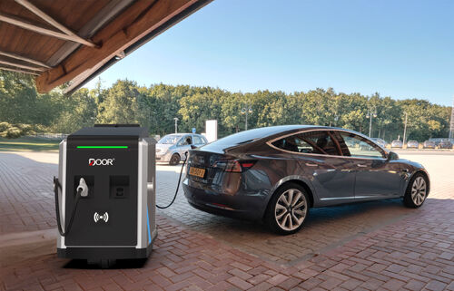 Últimos blogs da empresa sobre Solução de atualização da área de serviço da rodovia: energia da porta resolve a ansiedade dos motoristas de caminhão sobre a espera de filas de serviço